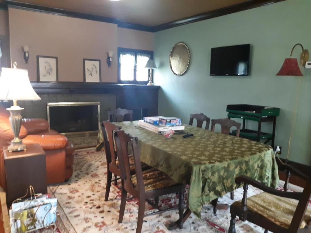 Harriott House, The Gallery Forest Room Terre Haute Buitenkant foto